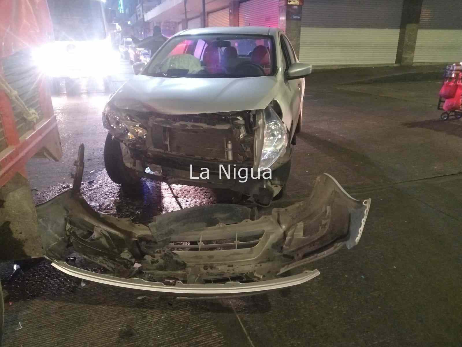 Chocan Versa y camioneta 4 img 20220219 wa00231329404680795649630
