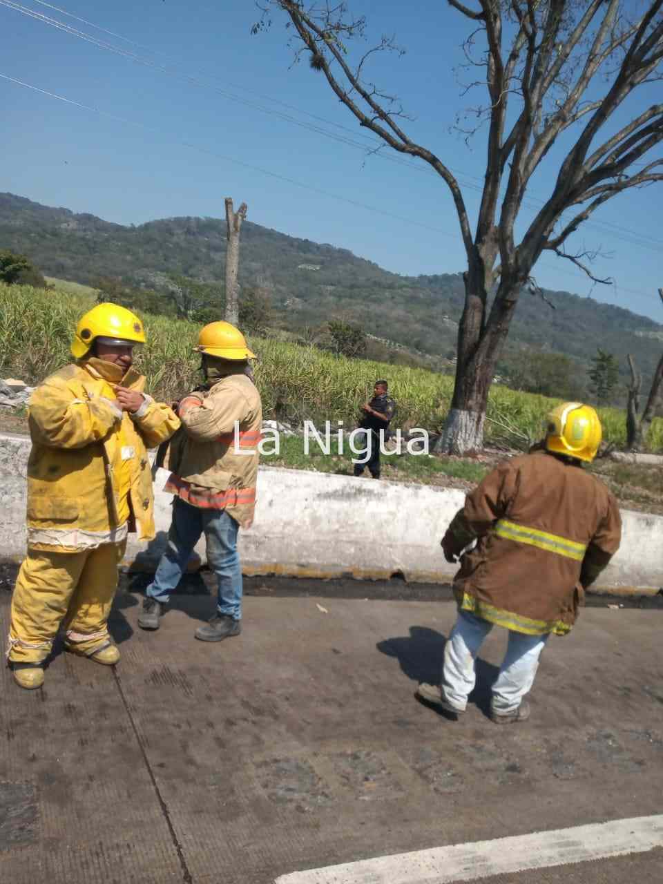 Video: Se incendia camioneta de mudanza. 3 img 20220222 wa0005929859674707544820