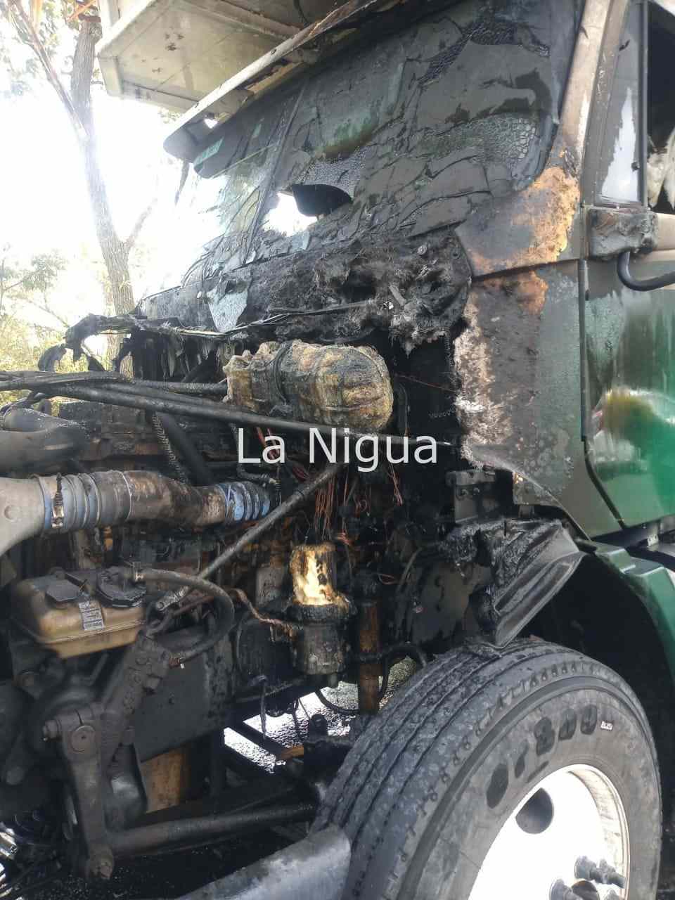 Se incendia camión cañero 6 img 20220225 wa0041429173593931702079