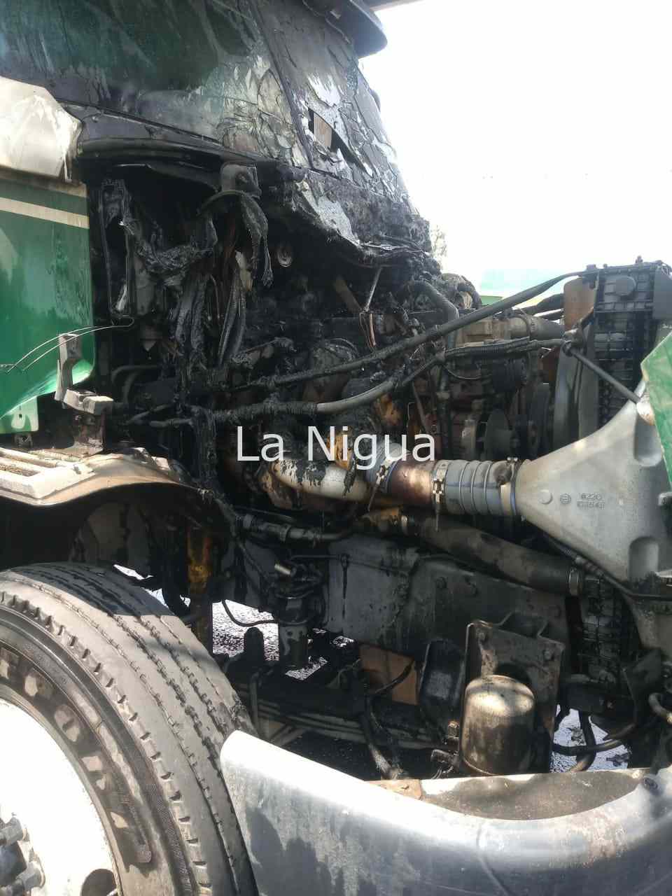 Se incendia camión cañero 7 img 20220225 wa00438994387341239842954