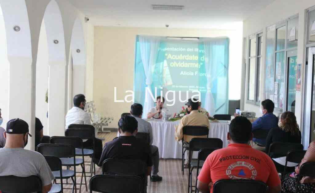Escritora veracruzana presenta su novela “Acuérdate de Olvidarme” en Palacio de Atoyac