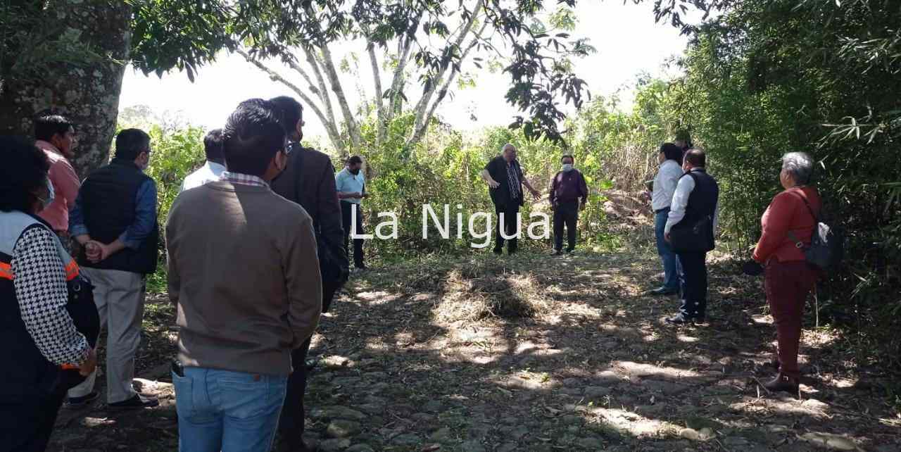 Recorren autoridades zona Arqueológica de Toxpan; trabajarán de la mano con UV e INAH 2 img 20220305 wa00077334948354335518753