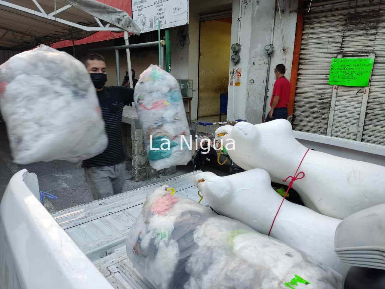 Comienza reubicación de 3 locatarios para liberación de la calle 7 2 img 20220307 wa00967374792817888780120