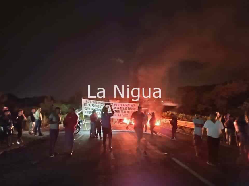 Habitantes de Oteapan bloquean la Costera del Golfo 1 img 20220308 wa00414997525205853832738