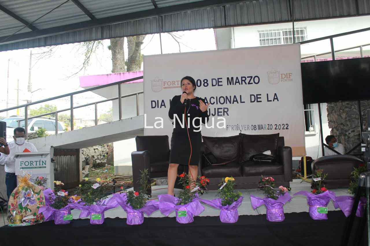 Conmemoran autoridades Día Internacional de la Mujer 3 img 20220308 wa01071279782095378012468