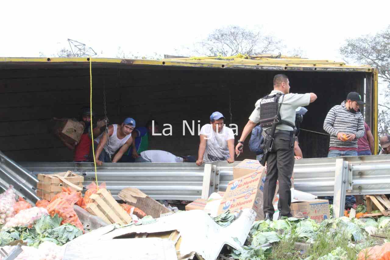 Conductor de Torton muere en voladura 6 img 20220308 wa01193607659871362255221