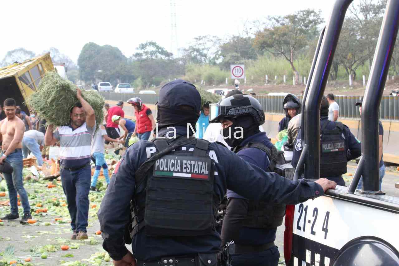Conductor de Torton muere en voladura 5 img 20220308 wa01211663028236547775202