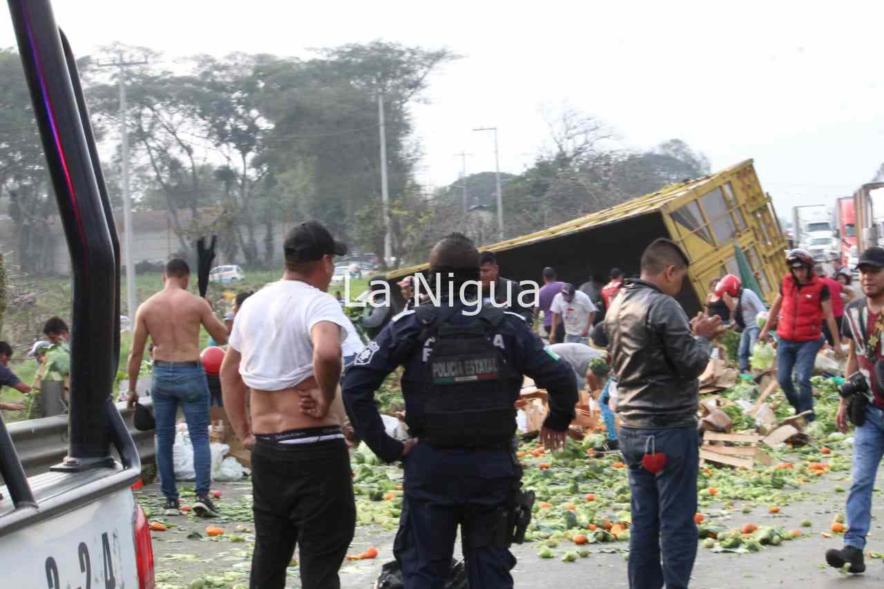 Conductor de Torton muere en voladura 2 img 20220308 wa0126578024666010400241