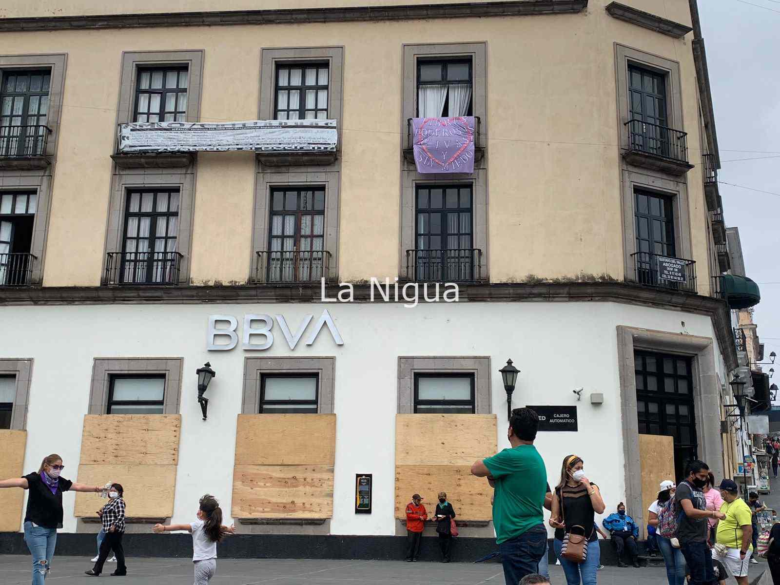 Marchan y exponen nombres de acosadores en Xalapa 41 img 20220308 wa01955447665419476422050