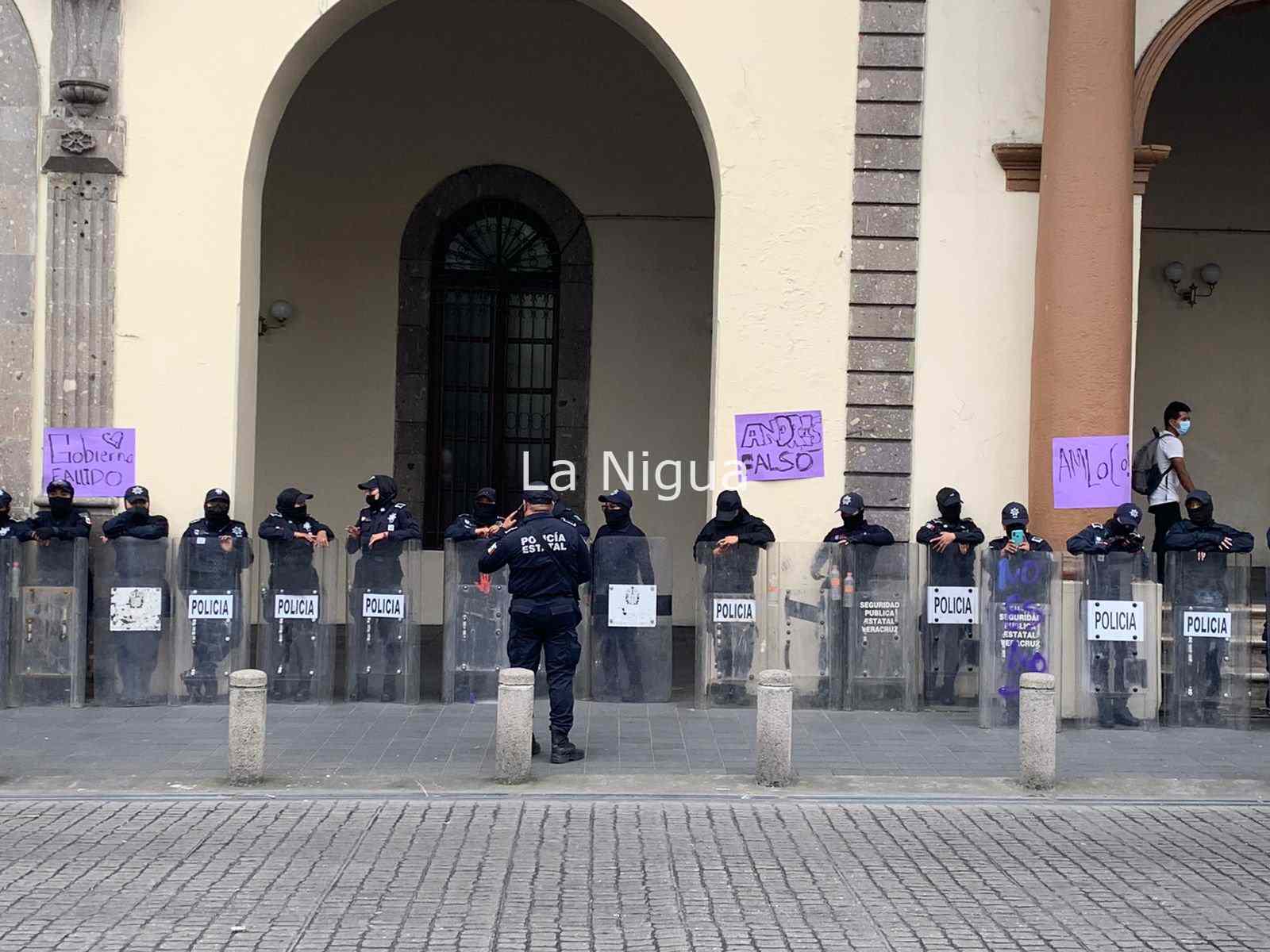 Marchan y exponen nombres de acosadores en Xalapa 34 img 20220308 wa02046943056820291019440