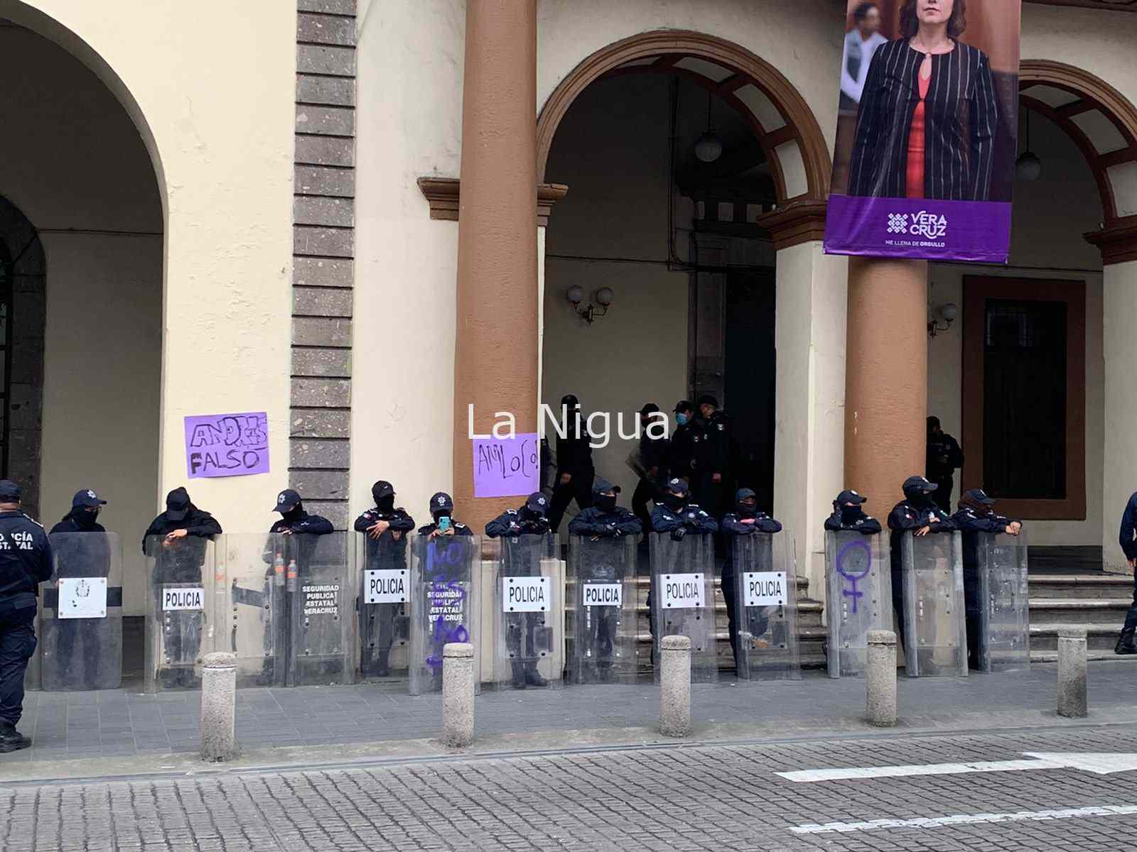 Marchan y exponen nombres de acosadores en Xalapa 30 img 20220308 wa02065013452573538623159