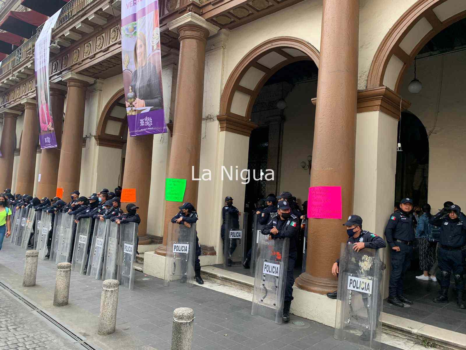 Marchan y exponen nombres de acosadores en Xalapa 23 img 20220308 wa02126704103343356053008