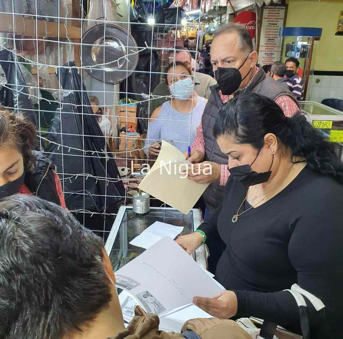 Inicia Comercio cotejamiento del padrón de locatarios afectados del mercado Revolución 2 img 20220311 wa00082390686356106056714