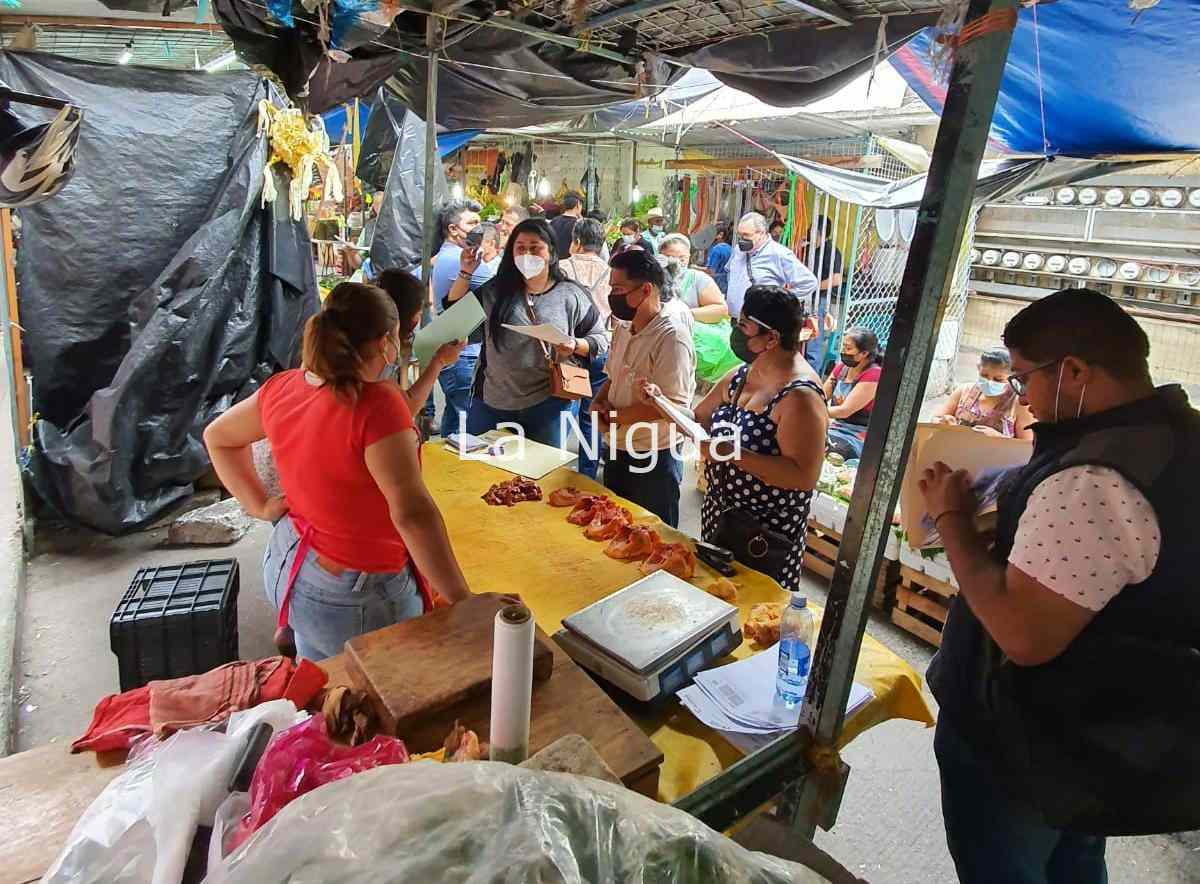 Inicia Comercio cotejamiento del padrón de locatarios afectados del mercado Revolución 4 img 20220311 wa00108021076314832345716