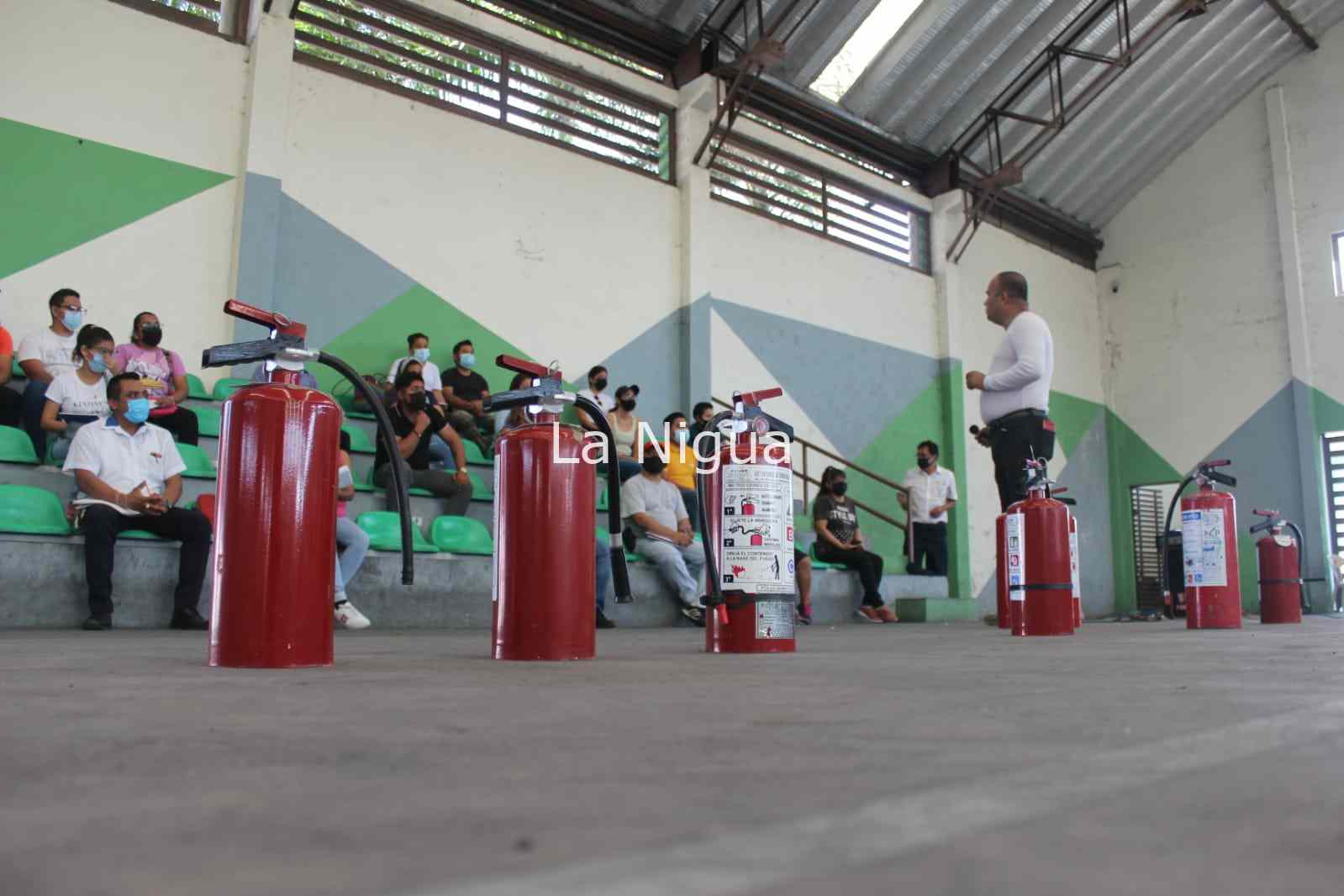 Ayuntamiento de Atoyac capacita a comerciantes en uso y manejo de extintores 4 img 20220311 wa00538754841381968068601