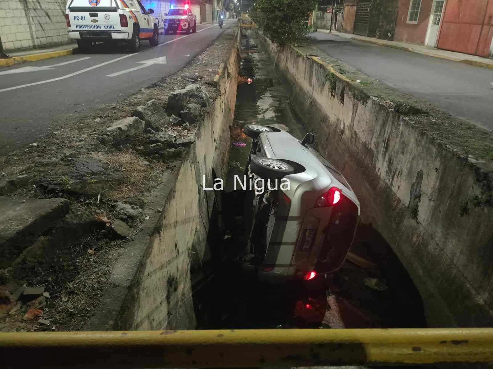 Se va a canal Virita con su auto. 6 img 20220314 wa000270362811318822195