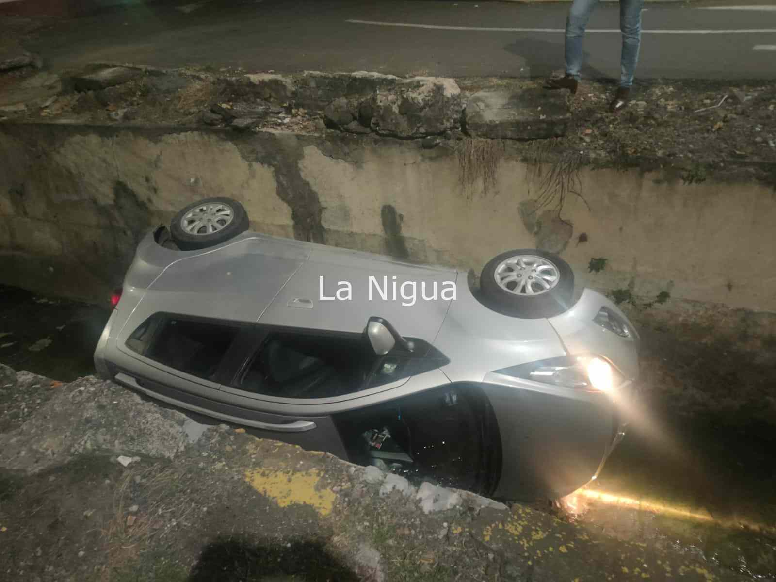 Se va a canal Virita con su auto. 2 img 20220314 wa00048191312657846947876