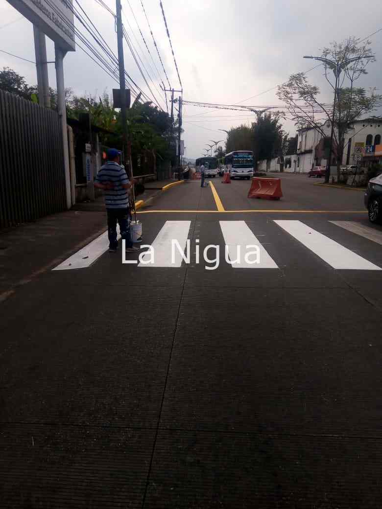 Señalizan pasos peatonales y parada de autobuses en zona de tianguis 3 img 20220315 wa00991627591789382239657