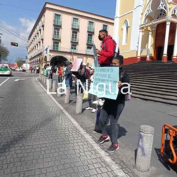 Con cadena humana la FNERRR rechaza la desaparición del Programa de Escuelas de Tiempo Completo. 3 img 20220317 wa00181841003152225292173