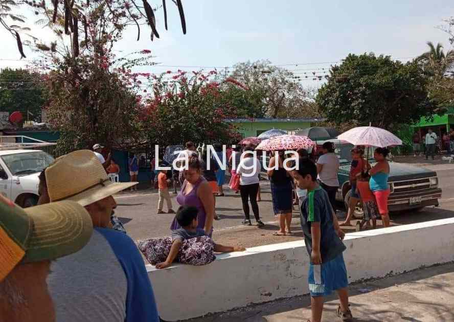 Bloquean carretera Conejos-Huatusco por falta de agua 5 img 20220318 wa00902153907585290409344