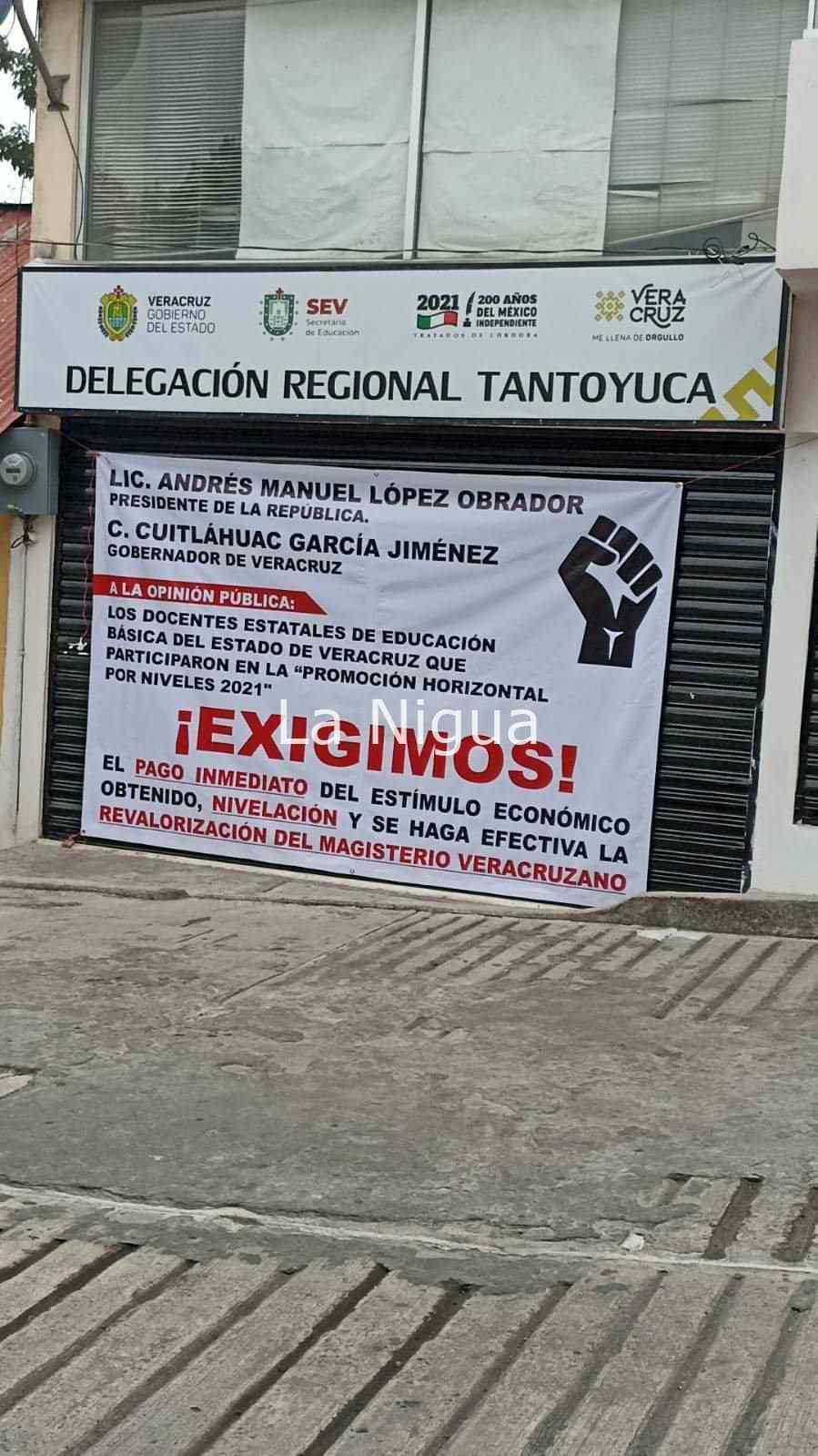 Exigen docentes pago de incentivos 3 img 20220318 wa01042807768958214687240