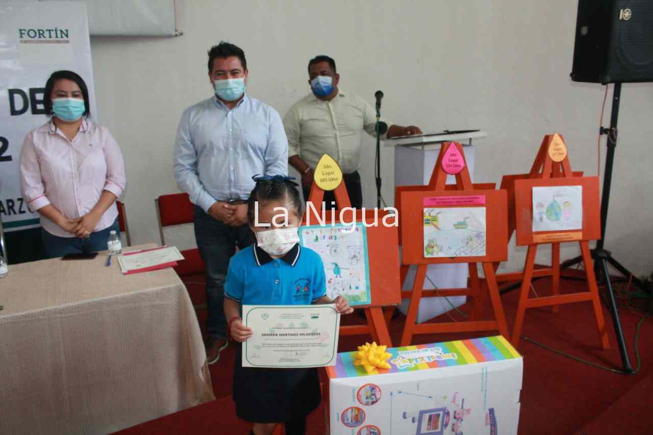 Participa alcalde en premiación de concurso “La importancia del agua 2022” 4 img 20220318 wa01219129372076774181806