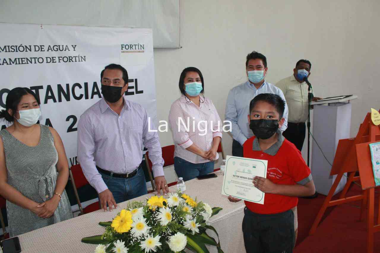 Participa alcalde en premiación de concurso “La importancia del agua 2022” 7 img 20220318 wa01247960086916940299054