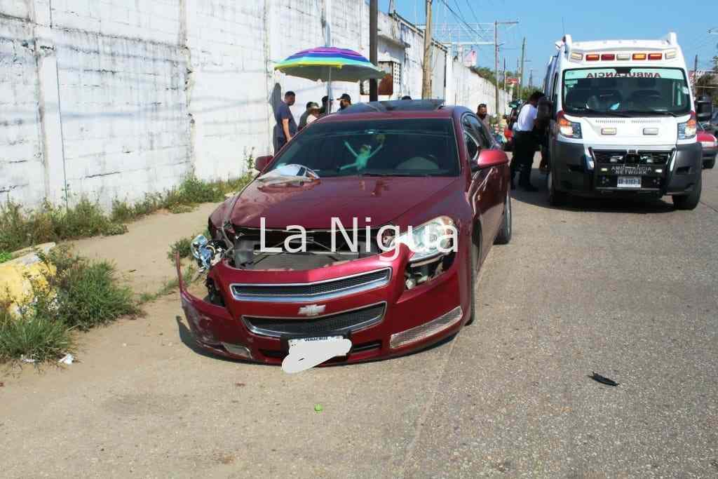 Repartidor de Rappi se impactó contra un auto particular en la avenida Juan Osorio de Coatzacoalcos. 1 img 20220319 wa00026144788387180971255