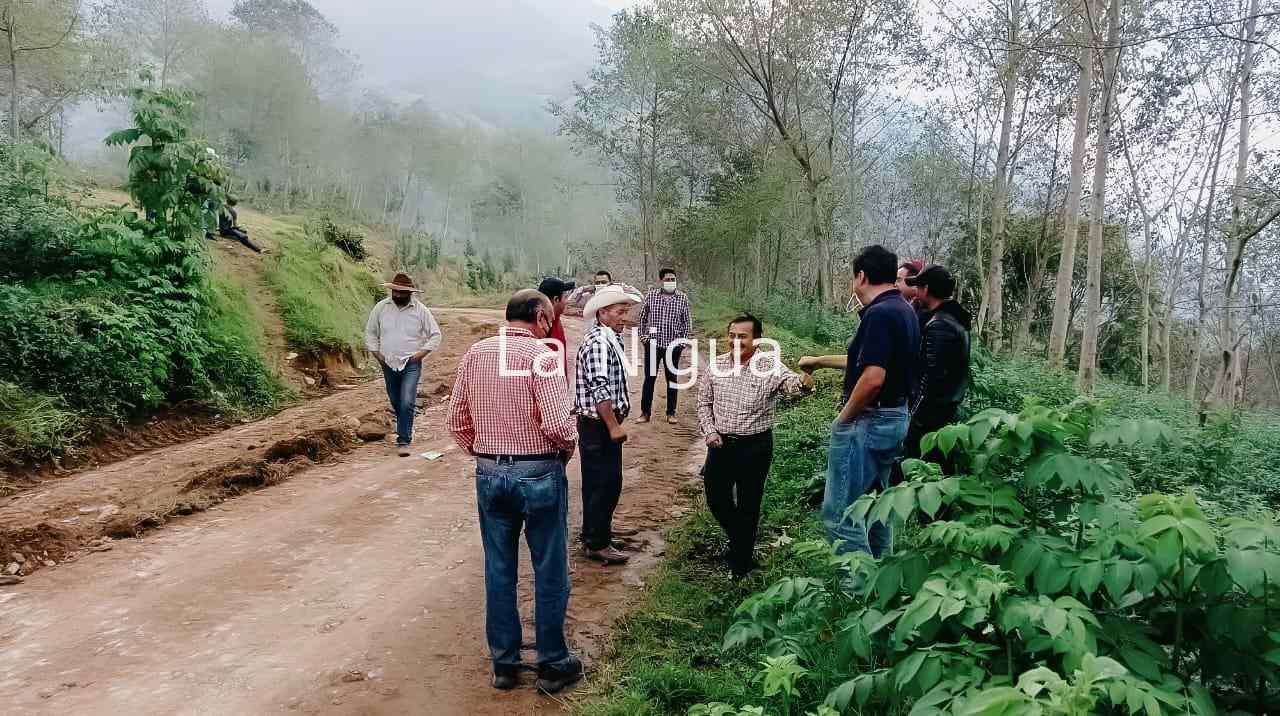 AYUNTAMIENTO Y POBLADORES MEJORAN VÍA HACIA ZACATLA 7 img 20220319 wa00213318015846158664278