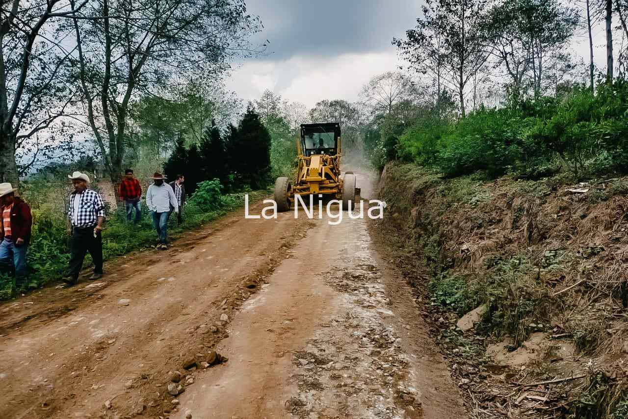 AYUNTAMIENTO Y POBLADORES MEJORAN VÍA HACIA ZACATLA 6 img 20220319 wa00229026912830268287828