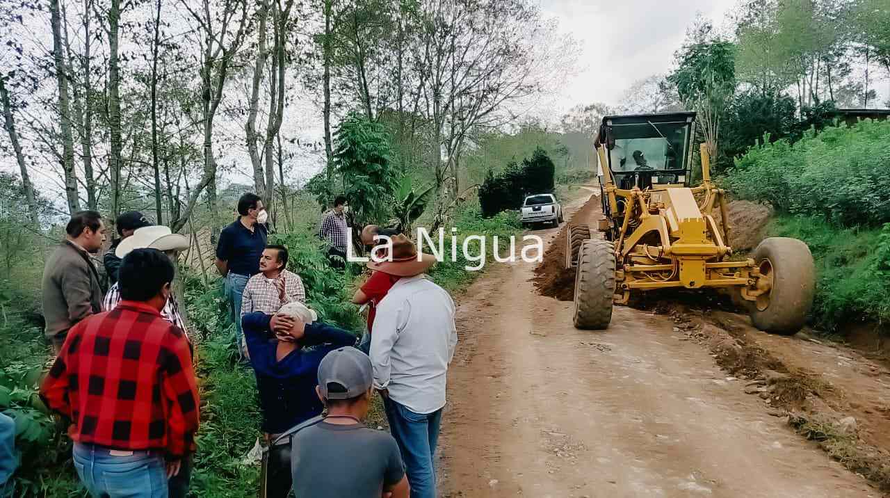 AYUNTAMIENTO Y POBLADORES MEJORAN VÍA HACIA ZACATLA 5 img 20220319 wa00237149422143641596861