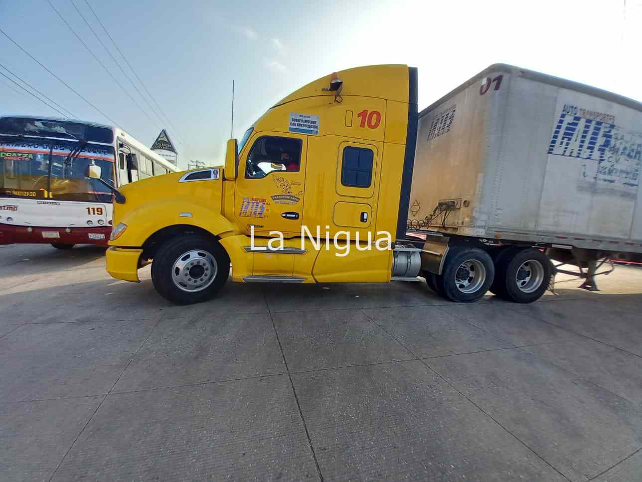 Aparatoso choque en la carretera Transístmica 5 img 20220320 wa00246081553227501664128