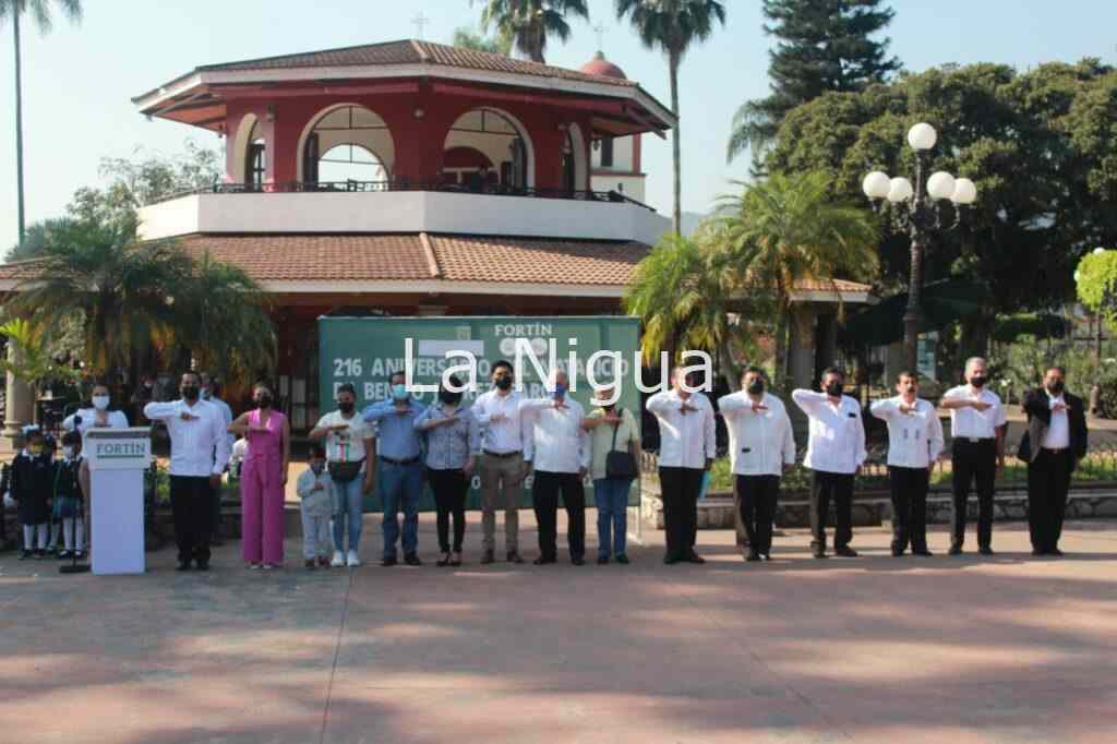 Recuerdan con acto cívico el 216 Aniversario del natalicio de Benito Juárez García.