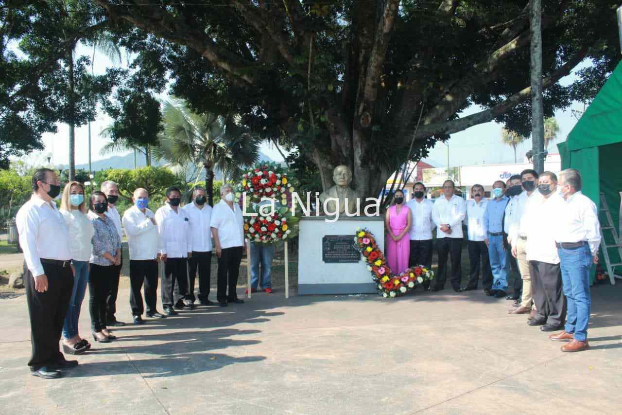 Recuerdan con acto cívico el 216 Aniversario del natalicio de Benito Juárez García. 4 img 20220321 wa00423301397325107770215