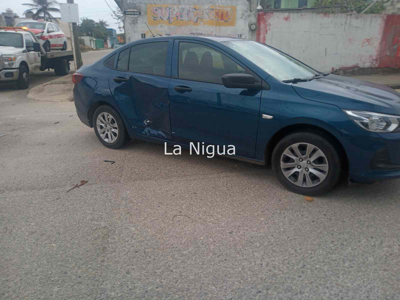 Choque de taxi contra particular, solo daños 5 img 20220323 wa00086502708085615650437