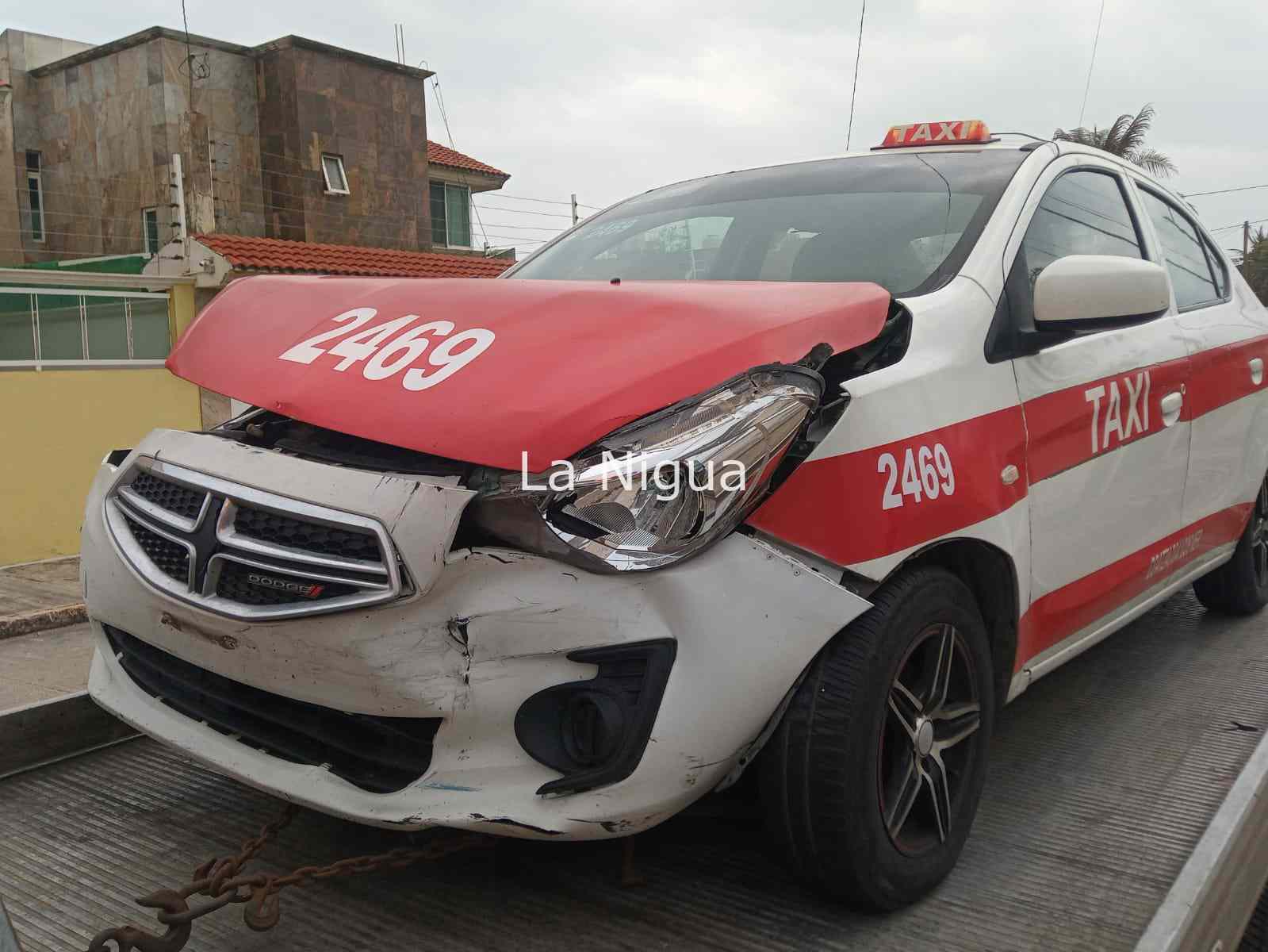 Choque de taxi contra particular, solo daños 7 img 20220323 wa00106661738242242595190
