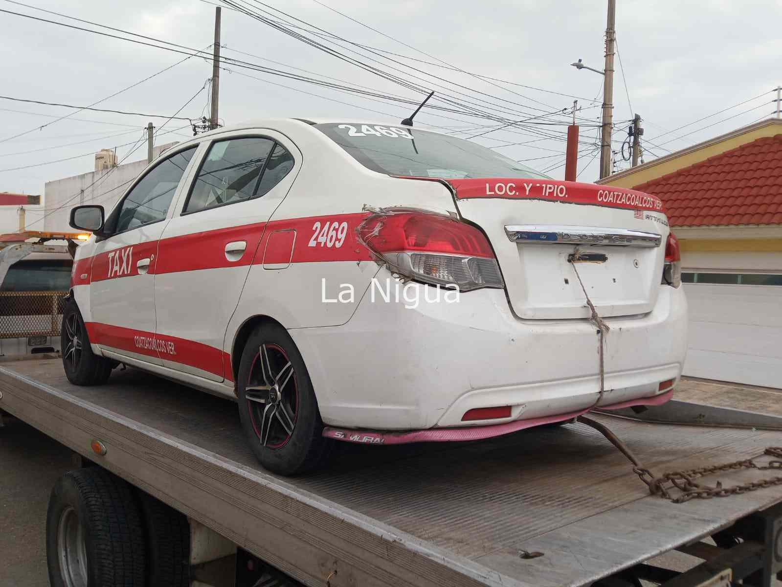 Choque de taxi contra particular, solo daños 1 img 20220323 wa00133614271584720743377