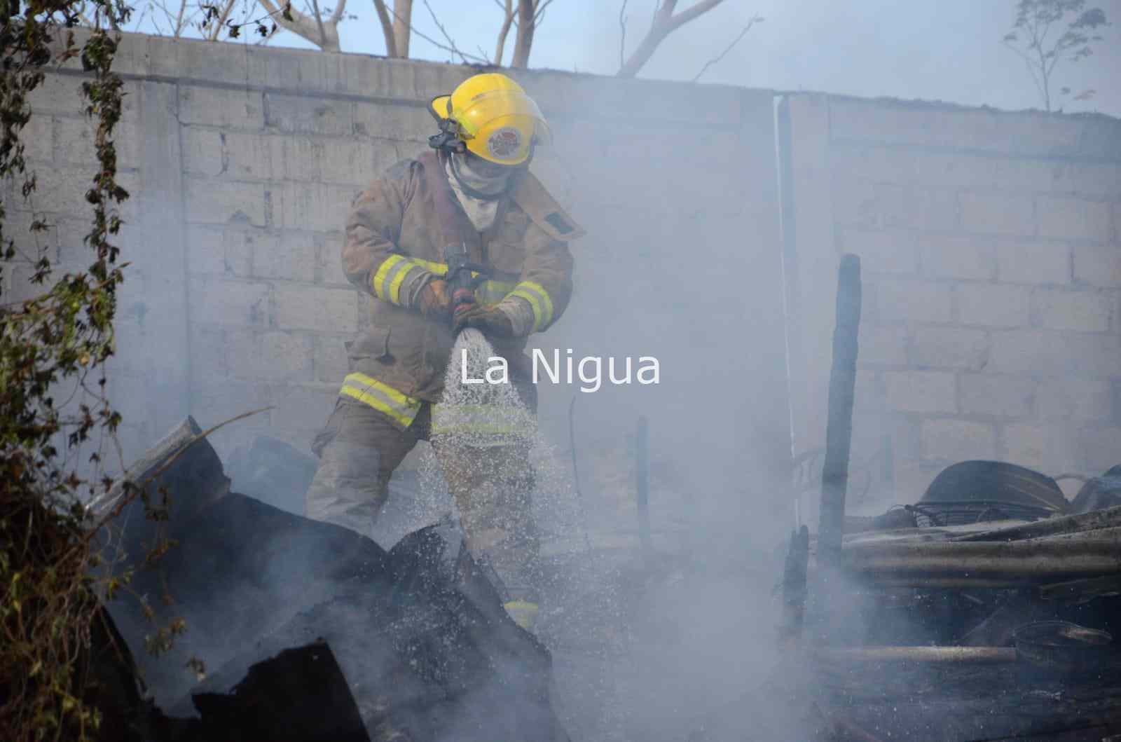 Dos casas consumidas por el fuego y un perrito muerto en Boca del Río 4 img 20220324 wa0012715870204843653333