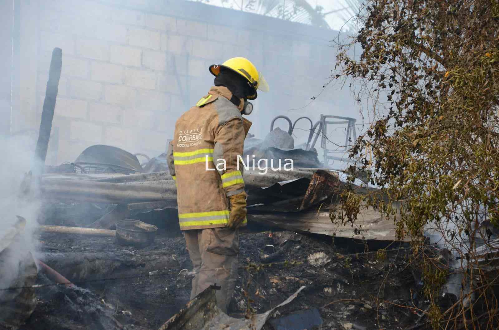 Dos casas consumidas por el fuego y un perrito muerto en Boca del Río 5 img 20220324 wa00152402596378820873197