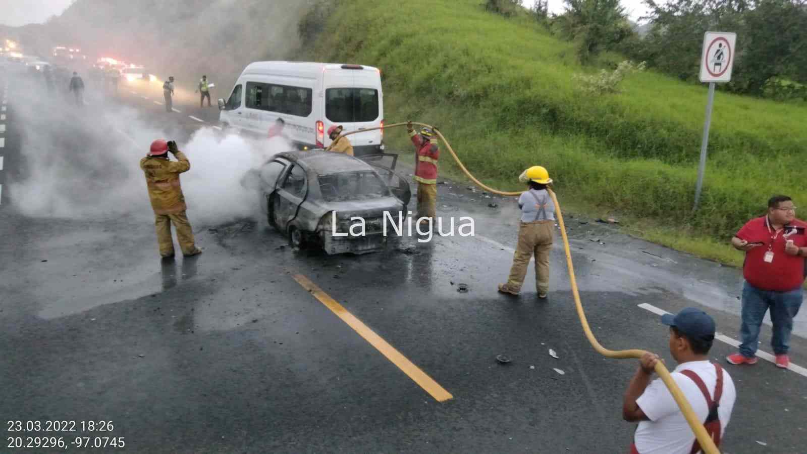 Una intensa movilización de personal y unidades de emergencia en la autopista Totomoxtle a Cardel 2 img 20220324 wa00315181443406799287900