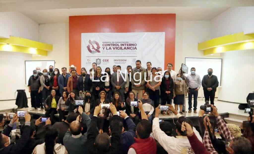 Capacitan a Alcaldes para que lleven cuentas claras.