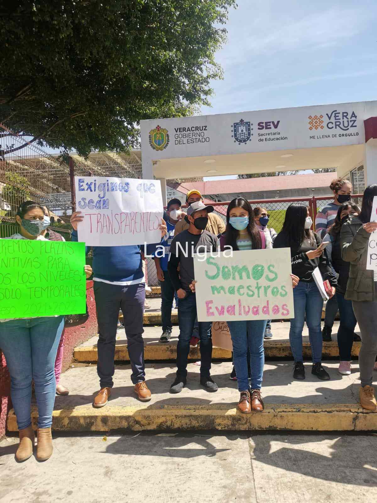 Maestros egresados de la Normales piden plazas fijas 6 img 20220325 wa00296860978894214251714