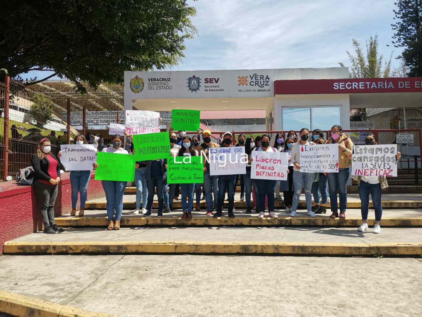 Maestros egresados de la Normales piden plazas fijas 5 img 20220325 wa00301093177641625075016
