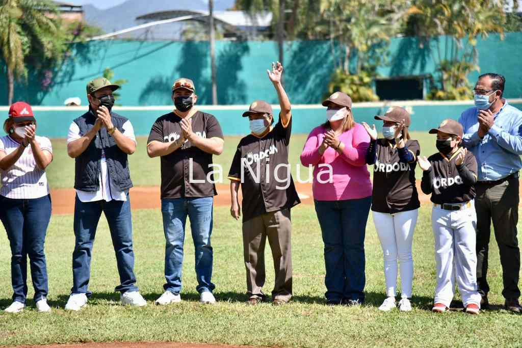 Inauguran autoridades primer torneo de béisbol Copa Veracruz en Córdoba 5 img 20220325 wa00453464880797180908777