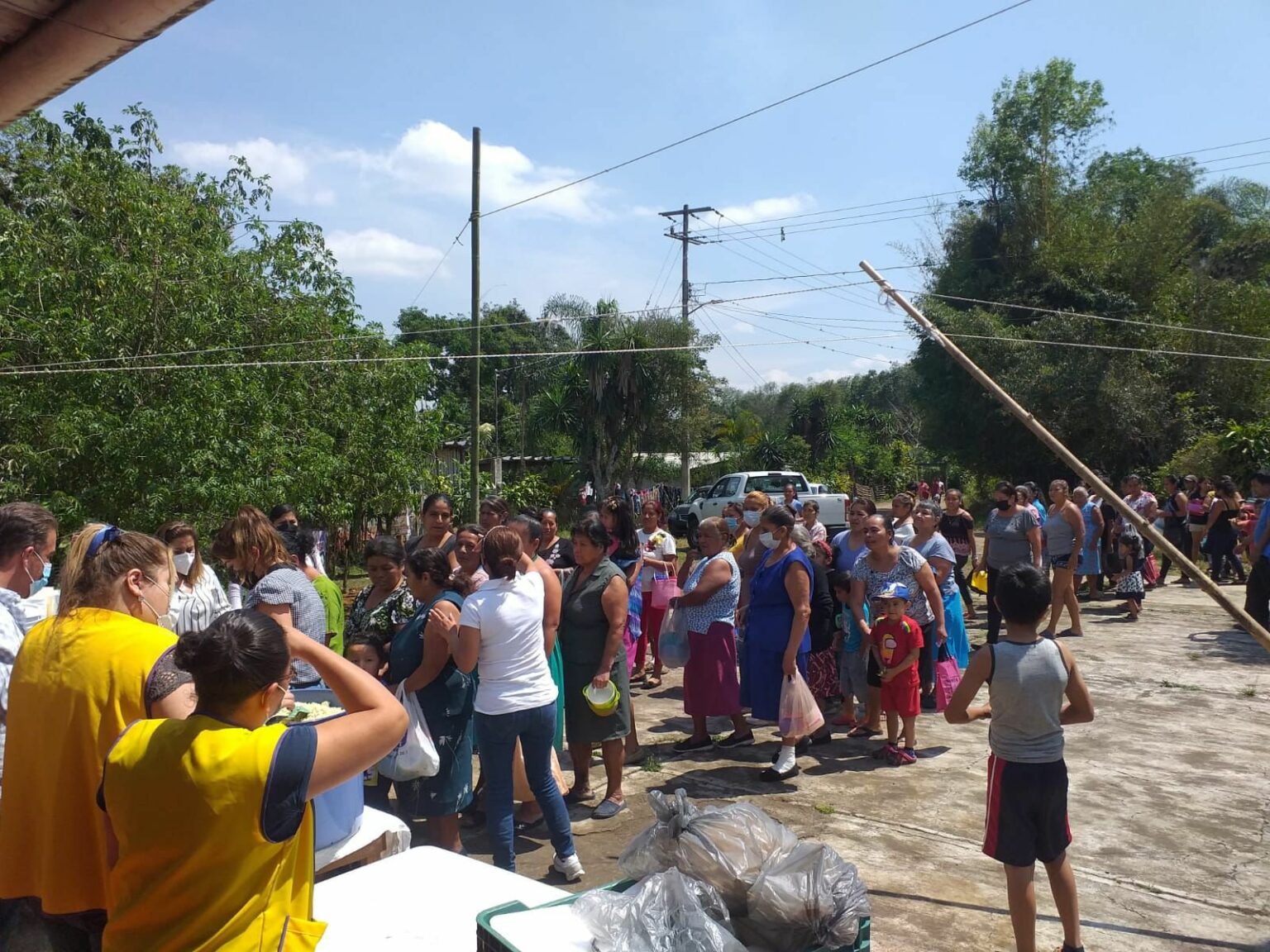 Lleva DIF a localidades “comedor comunitario móvil”