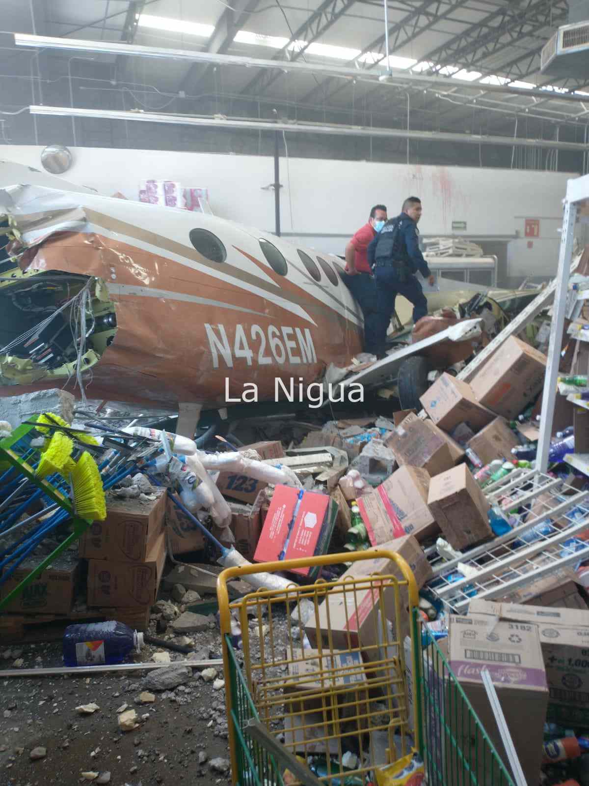 3 muertos y 4 lesionados tras caer avioneta en Aurrerá 2 img 20220328 wa00681858020227476596052