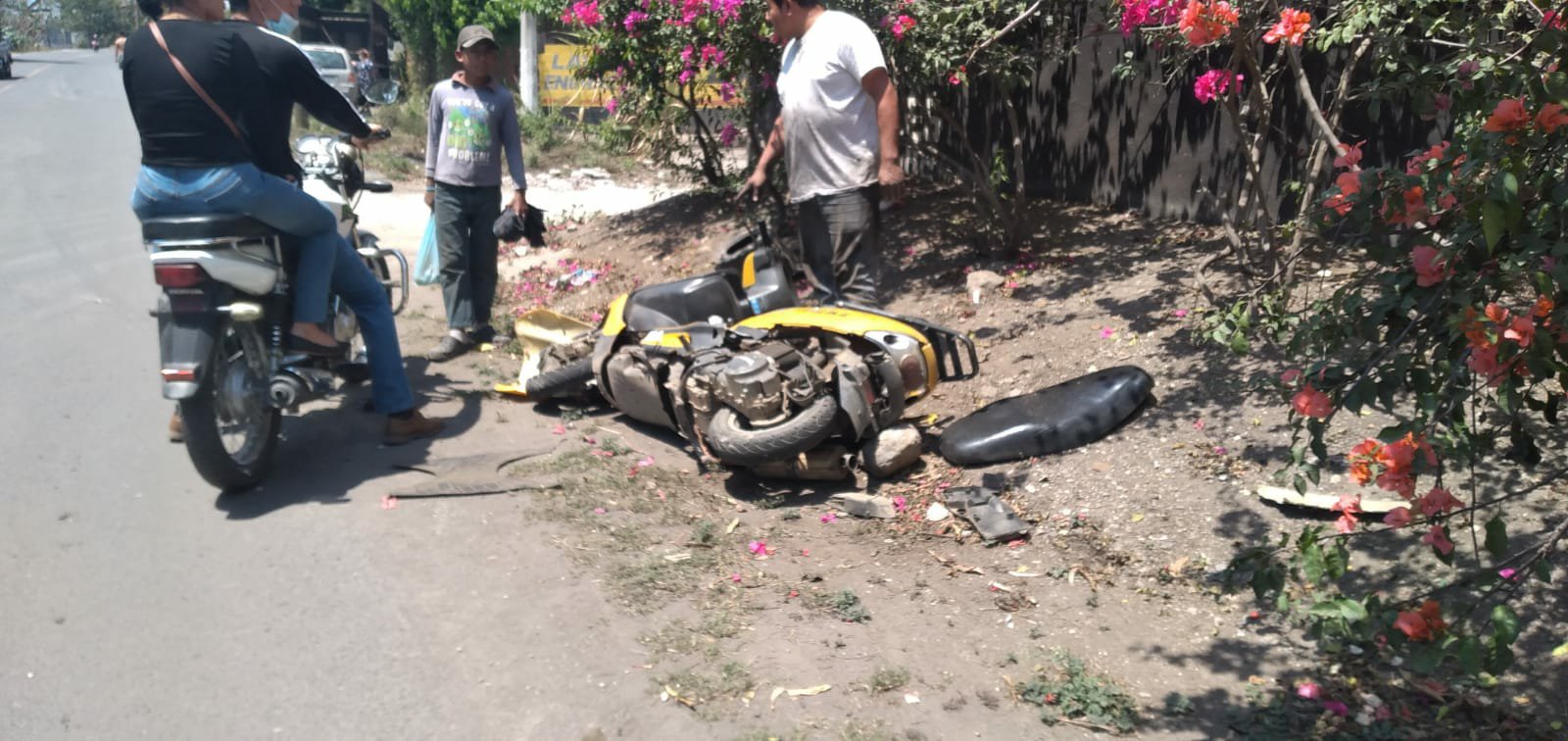 Chocan de frente automóvil y motocicleta 3 img 20220331 wa00653521097939872916278