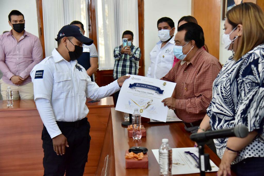 Reconoce Ayuntamiento desempeño de elementos de Policía y Tránsito Municipal 4 img 20220331 wa0086536936865022041687