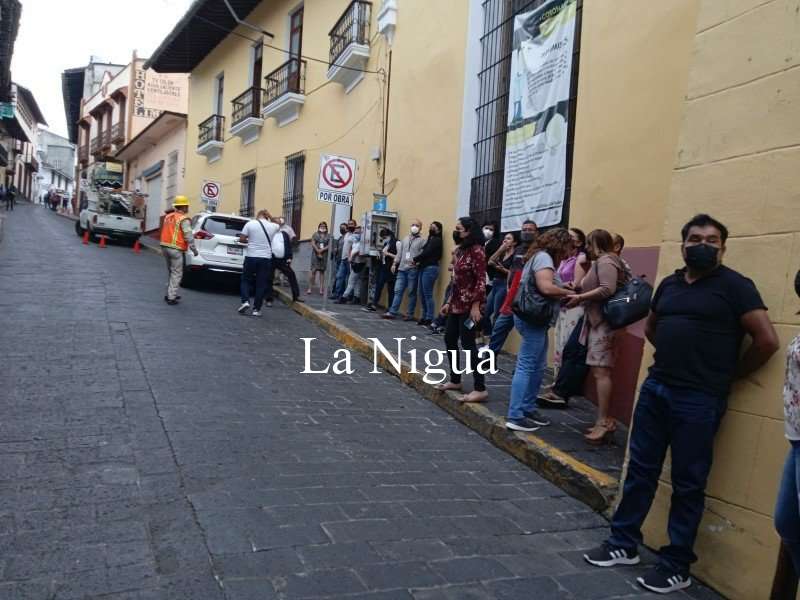 Desalojan de nuevo locales y palacio municipal de Xalapa por olor a gas 1 img 20220401
