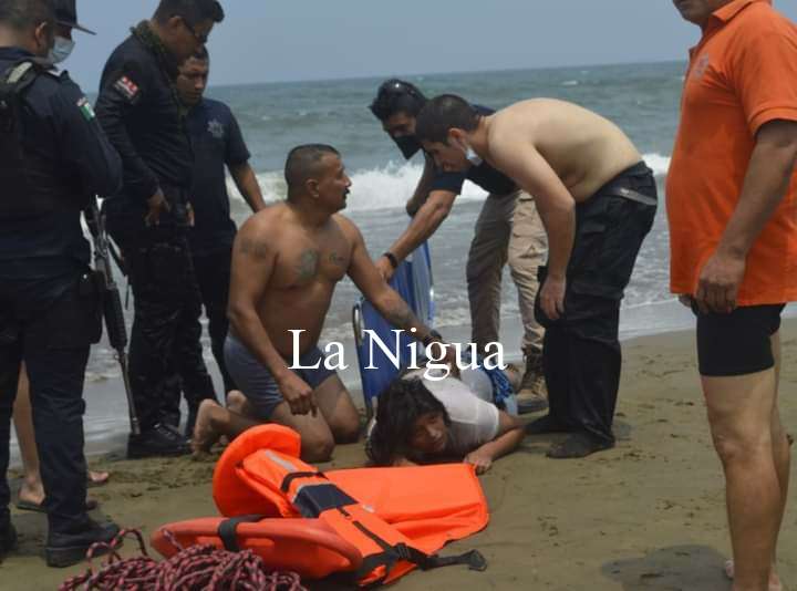 Salvan a tres de ahogarse en Coatzacoalcos 5 img 20220403 wa00308037963466691281609